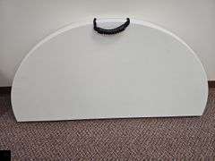 Lifetime round folding table, 48 in diameter