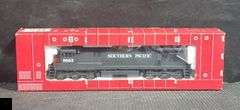 Atlas HO Scale U33C Southern Pacific Locomotive #8663 in Box