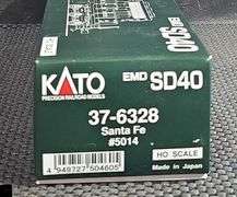 Kato EMD SD40 Locomotive Santa Fe 5014 - HO Scale