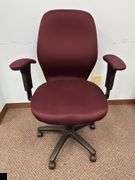 Rolling desk chair with arm rests