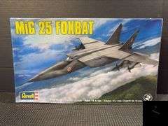 Revell MiG 25 Foxbat 1:48 Scale Model Kit #85-5860 Factory Sealed