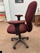 Rolling desk chair with arm rests