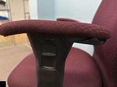 Rolling desk chair with arm rests