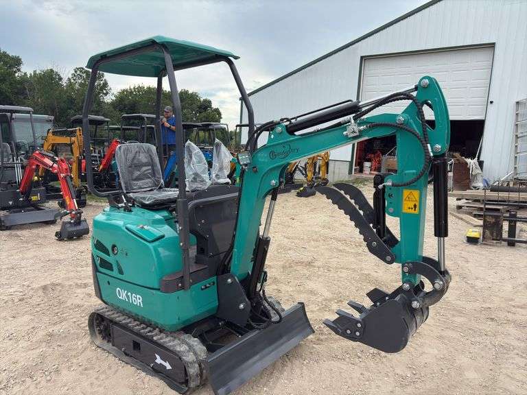 CFG QK16R Mini Excavator image