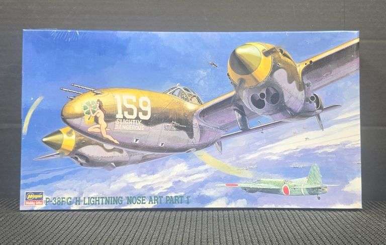 Hasegawa 1:48 P-38F/G/H Lightning 'Nose Art Part 1' Model Kit JT103