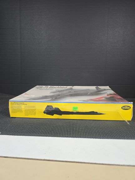 SR-71 Blackbird Spyplane 1/48 Scale Model Kit #584