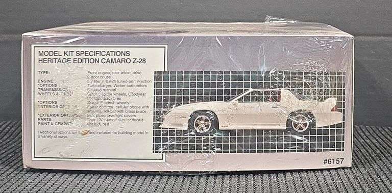 AMT Ertl Heritage Edition Camaro Z-28 1/25 Model Kit #6157