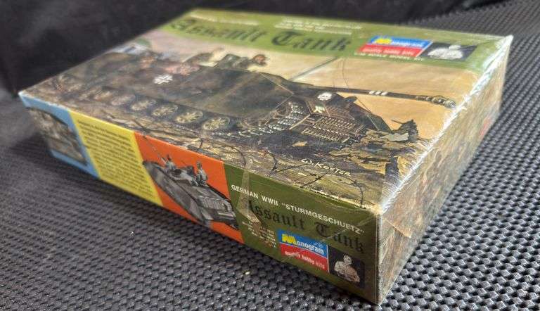 Monogram German WWII Assault Tank Model Kit - 1/32 Scale #6861 - Sealed