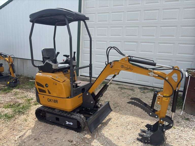 CFG QK18R Mini Excavator image