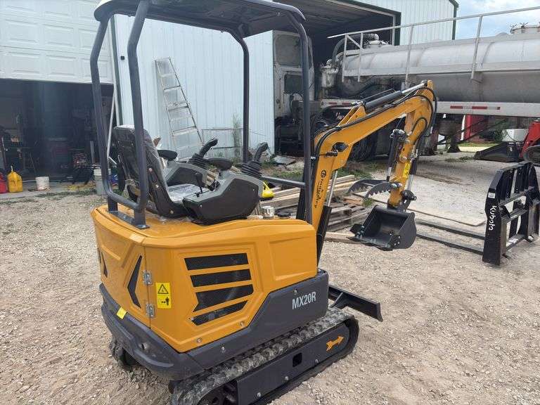 CFG MX20R Mini Excavator image