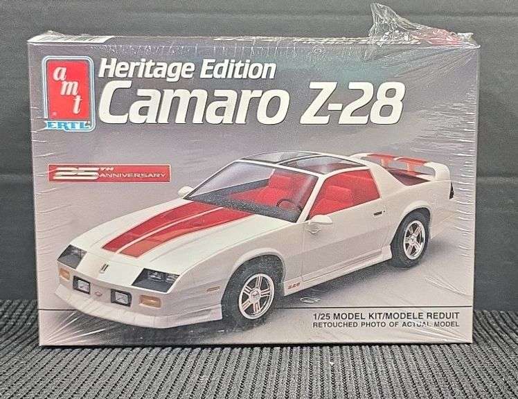 AMT Ertl Heritage Edition Camaro Z-28 1/25 Model Kit #6157
