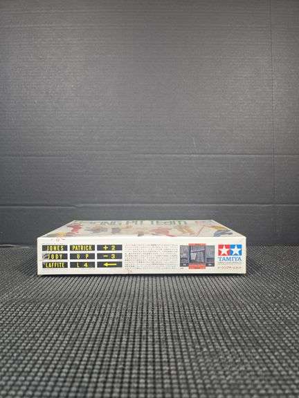 Tamiya Racing Pit Team 1/20 Scale Model Kit #2011 Sealed