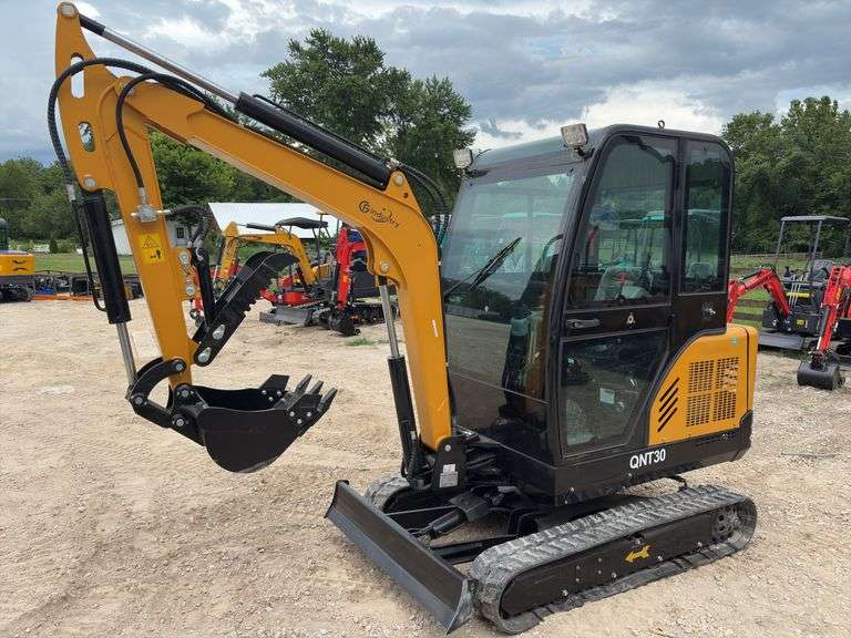 CFG Diesel QNT30 Mini Excavator image