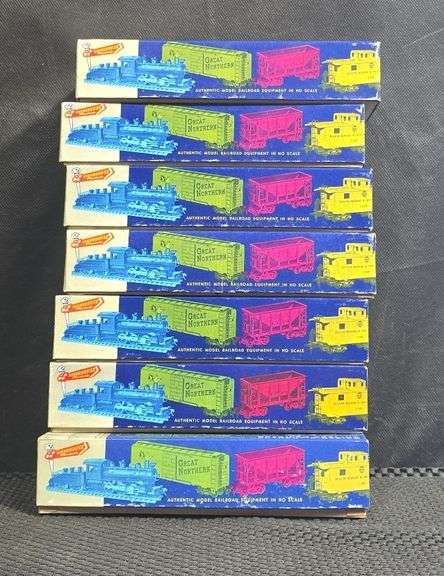 HO Scale Roundhouse Rolling Stock Model Kits - Tank and Box Cars