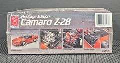AMT Ertl Heritage Edition Camaro Z-28 1/25 Model Kit #6157