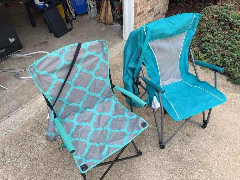 2 Folding Lawn Chairs