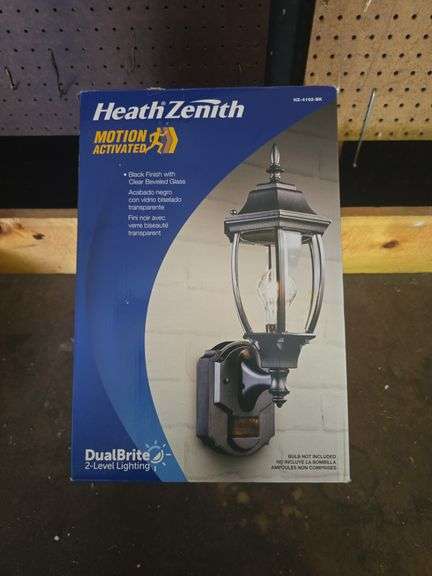 Motion Activated Light Fixture. No bulb.