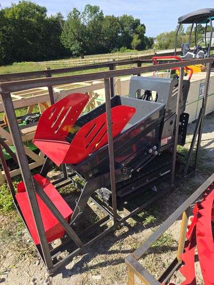 AGT QHT500FL Stand-on Self-loading Crawler Dumper image