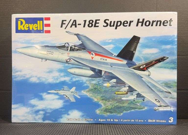 Revell F/A-18E Super Hornet 1:48 Scale Model Kit #85-5519 - Factory Sealed
