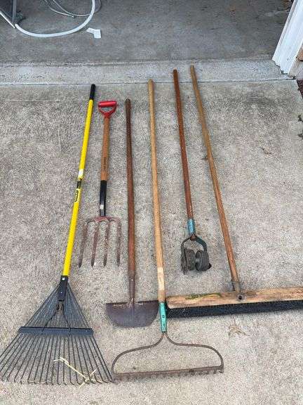 Misc Garden Tool Lot #1
