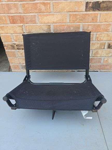 Folding stadium chair 20" wide