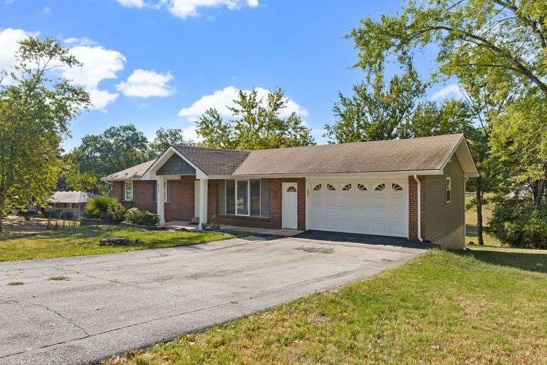 Move-in Ready 4 Bedroom Home in Arnold MO image