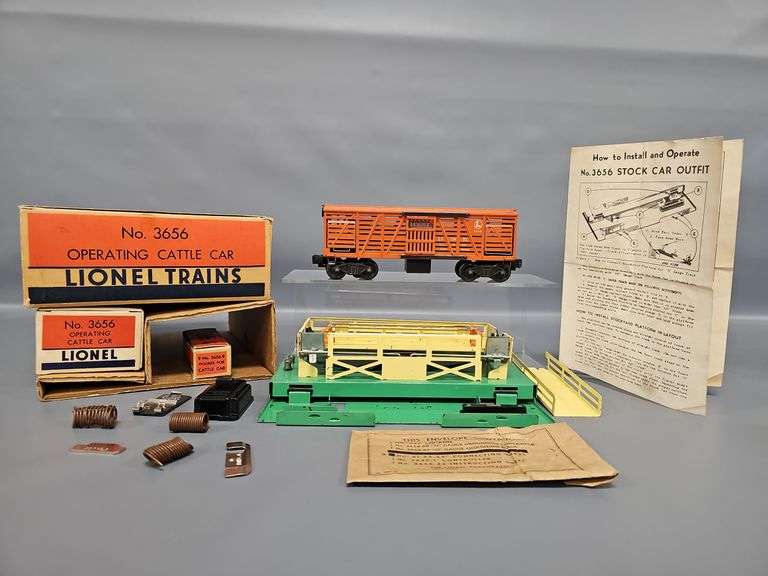 Scarce Lionel Postwar O Painted 3656 Operating Cattle Car in Original Box image