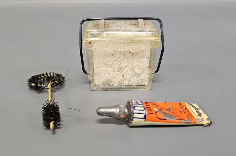 Early Lionel Postwar O Smoke Pellet Container Lube and Brush image