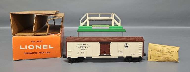 Lionel Postwar O 3662 Operating Milk Car Set in Original Box image