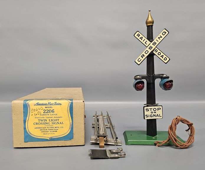 Tough American Flyer Prewar O 2206 Twin Light Crossing Signal with Blue Casting in Original Box image