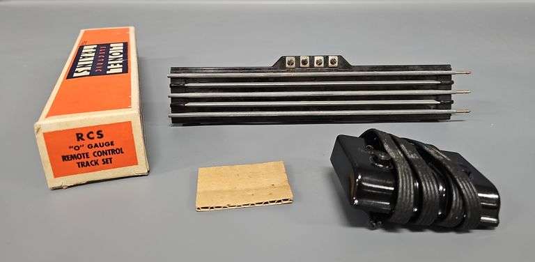 High Grade Lionel Postwar O RCS Remote Control Track Set in Brick OB Black Buttons image