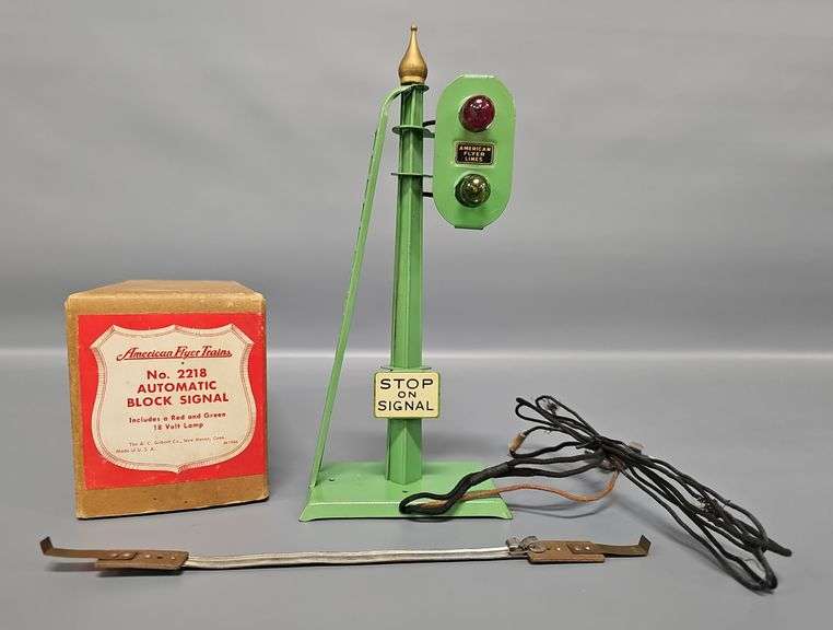 American Flyer Prewar O Light Green 2218 Automatic Block Signal in Original Box image