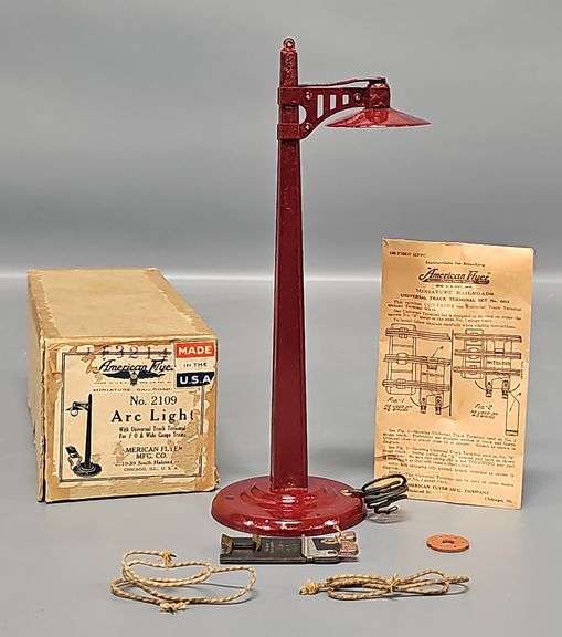 American Flyer Prewar Maroon 2109 Arc Light in Original Box image