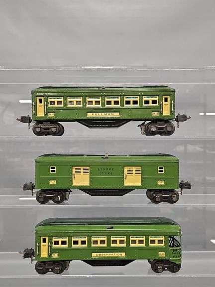 Fabulous Set of Desirable Lionel Prewar O Gauge 2613 2614 and 2615 Green Passenger Cars image