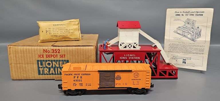 Lionel Postwar O RED 352 Ice Depot Set with Pacific Fruit Express Car in Original Box image