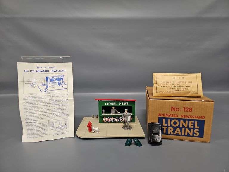 Lionel Postwar O 128 Animated Newsstand in Original Box image