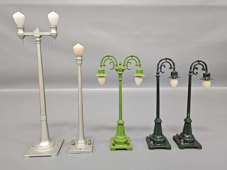 Group of Lionel Prewar Standard Gauge Street Lamps image