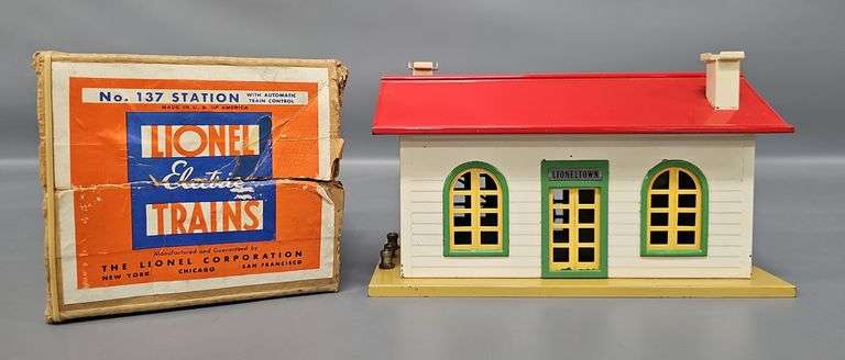 Beautiful Lionel Prewar O Gauge 137 Station in Original Box image