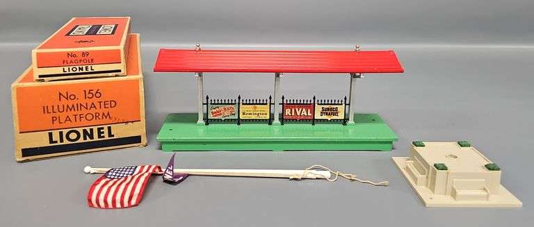 Lionel Postwar O 89 Flagpole and 156 Illuminated Platform in Original Boxes image