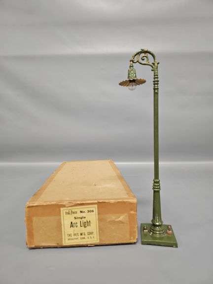 Ives Prewar Standard Gauge 306 Single Arc Light in Original Box image