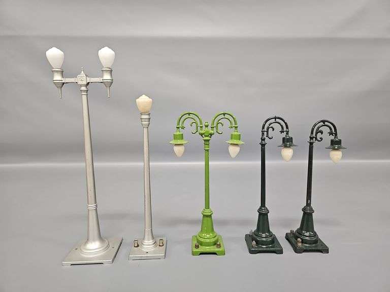 Group of Lionel Prewar Standard Gauge Street Lamps image