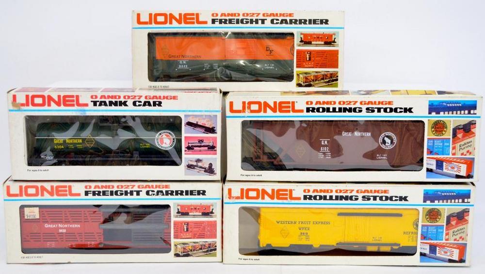 Five Lionel O gauge Great Northern freight cars in original boxes
