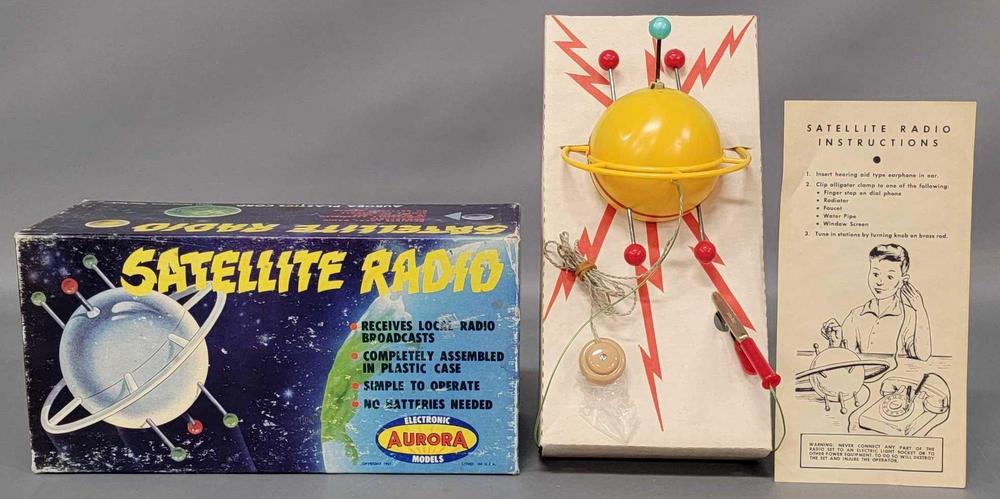 Aurora Satellite Radio Electronic Models Kit No. 1605-5.98 in original box