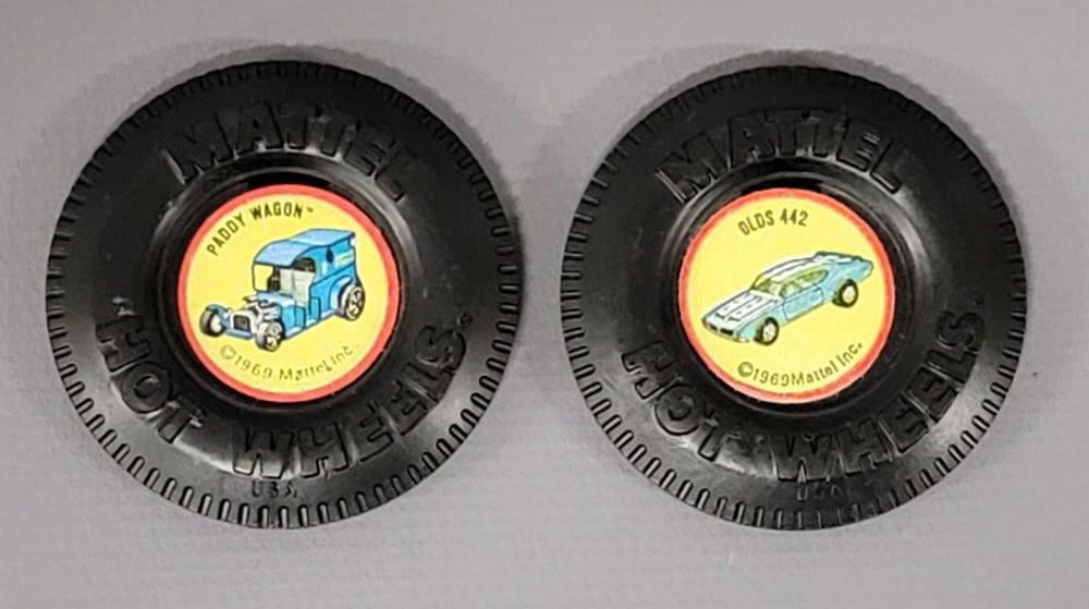 Two Hot Wheels Redline Plastic buttons including an Olds 442