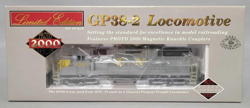 Proto 2000 Series Louisville & Nashville GP38-2 diesel locomotive in original box