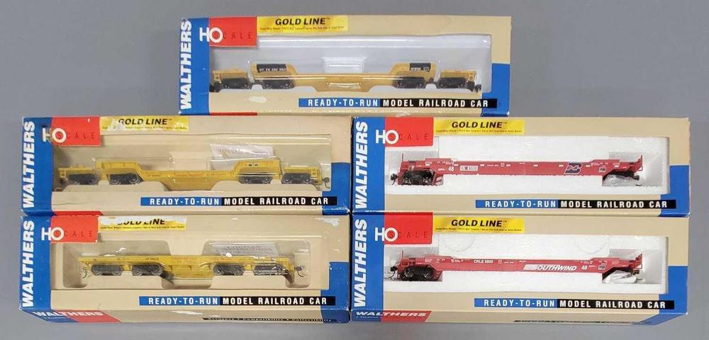 Five Walthers Gold Line HO scale flat cars and Husky stacks in original boxes