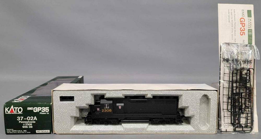 Kato HO scale Pennsylvania GP35 diesel locomotive in original box