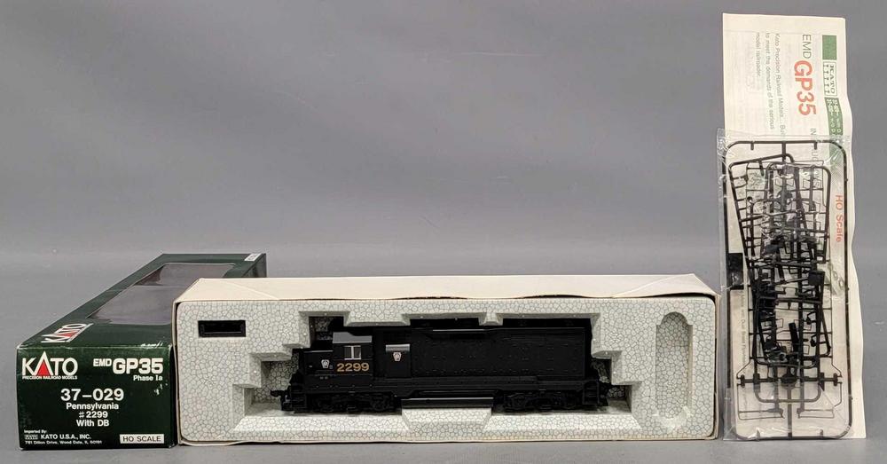 Kato HO scale Pennsylvania GP35 diesel locomotive in original box