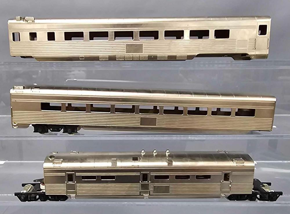 S Soho & Co HO brass articulated corrugated side passenger car set in original box