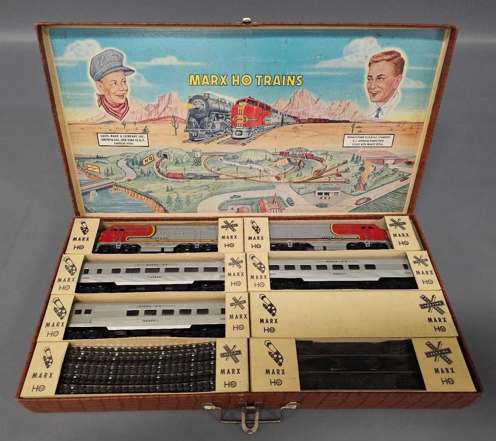 Vintage Marx HO scale Santa Fe diesel passenger train set in alligator case